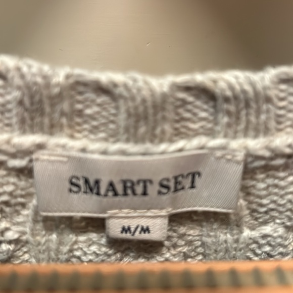 Light grey diamond studs  all around neck line soft sweater - Picture 3 of 3